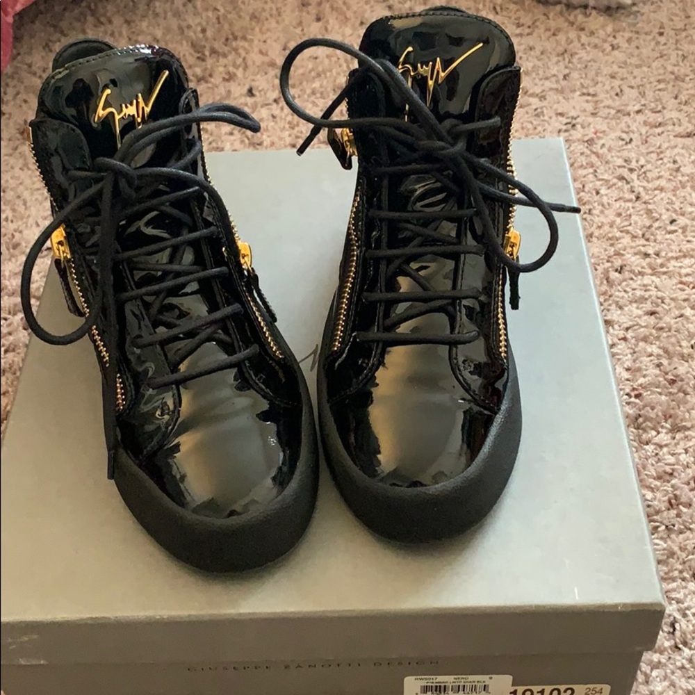 Slightly worn Giuseppe zanotti sneakers Size 39